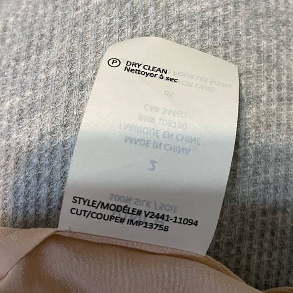 {Vince} Contrast Trim Buff Silk Blouse | Black + Cream ~ Size 2 - Picture 11 of 16